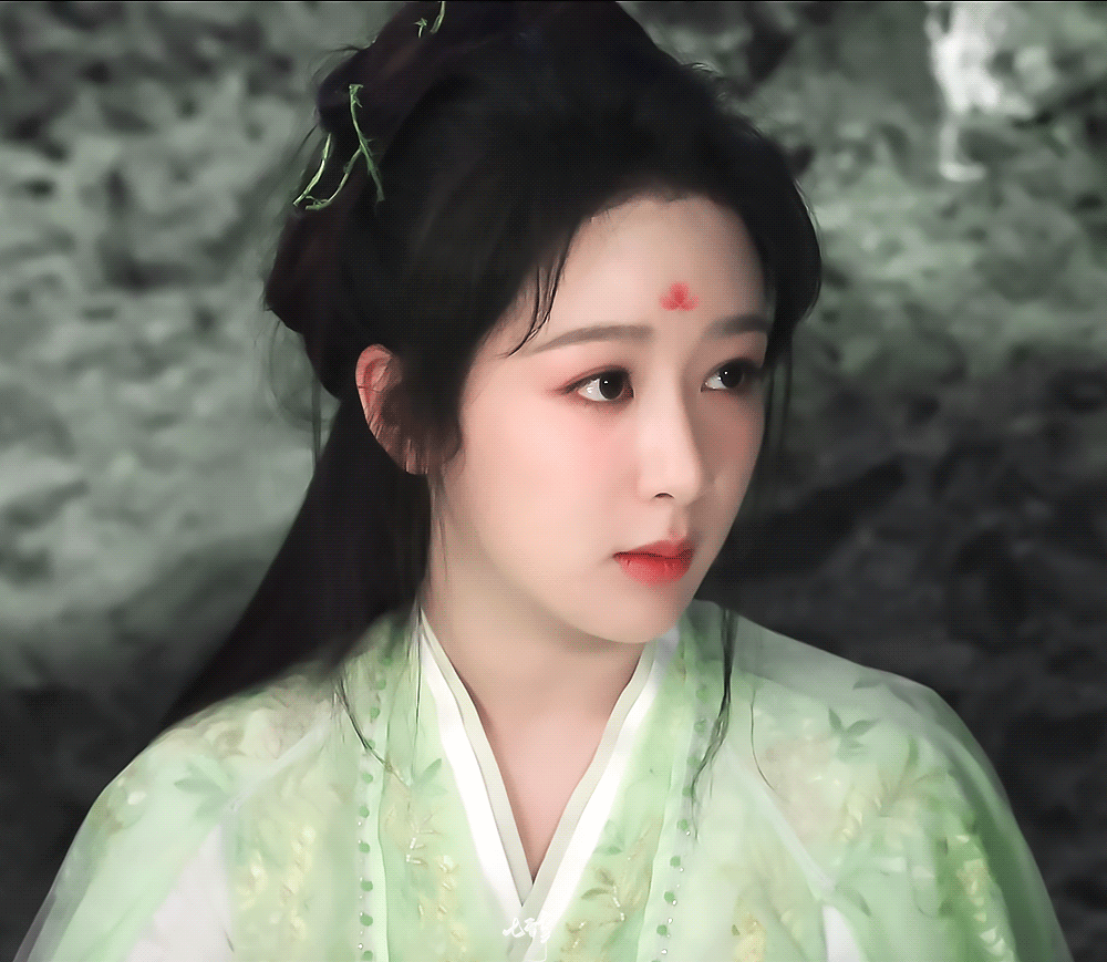 同一个导演镜头下热巴杨紫 来看看同一个导演镜头下热巴杨紫