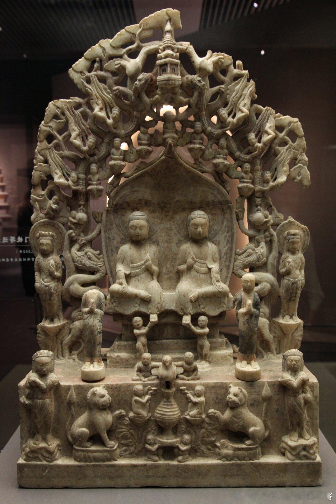 #白衣刷展#  国庆冒死去看国博，果然不适合[允悲]在长安街上各种折腾。地铁和公
