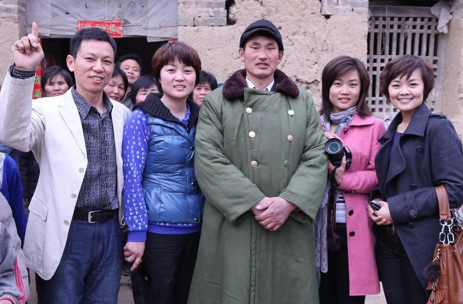 朱之文家里七个孩子，他排老六。

父亲早早走了，母亲带着一群孩子过日子。

他没