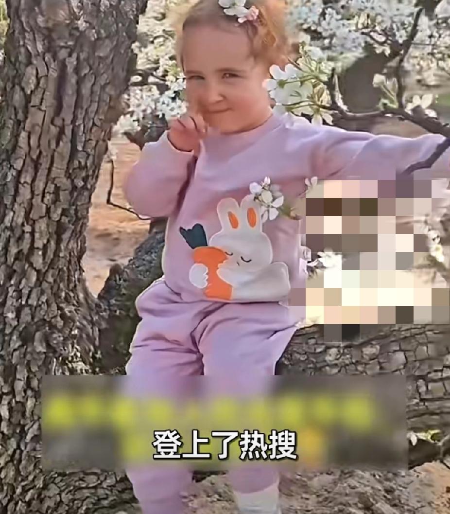 来自太爷爷的礼物！12月4日，大象新闻报道:江苏一对夫妻生出一个金发碧眼的女孩，