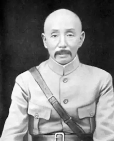 一次，日本人想让张作霖出丑，竟让张作霖当众提字。张作霖一气呵成，就把“手墨”写成