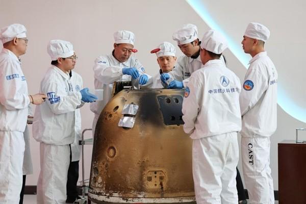 美国开始低三下四：请求向中国租借月壤。
 
2024年10月，一则消息引发了航天