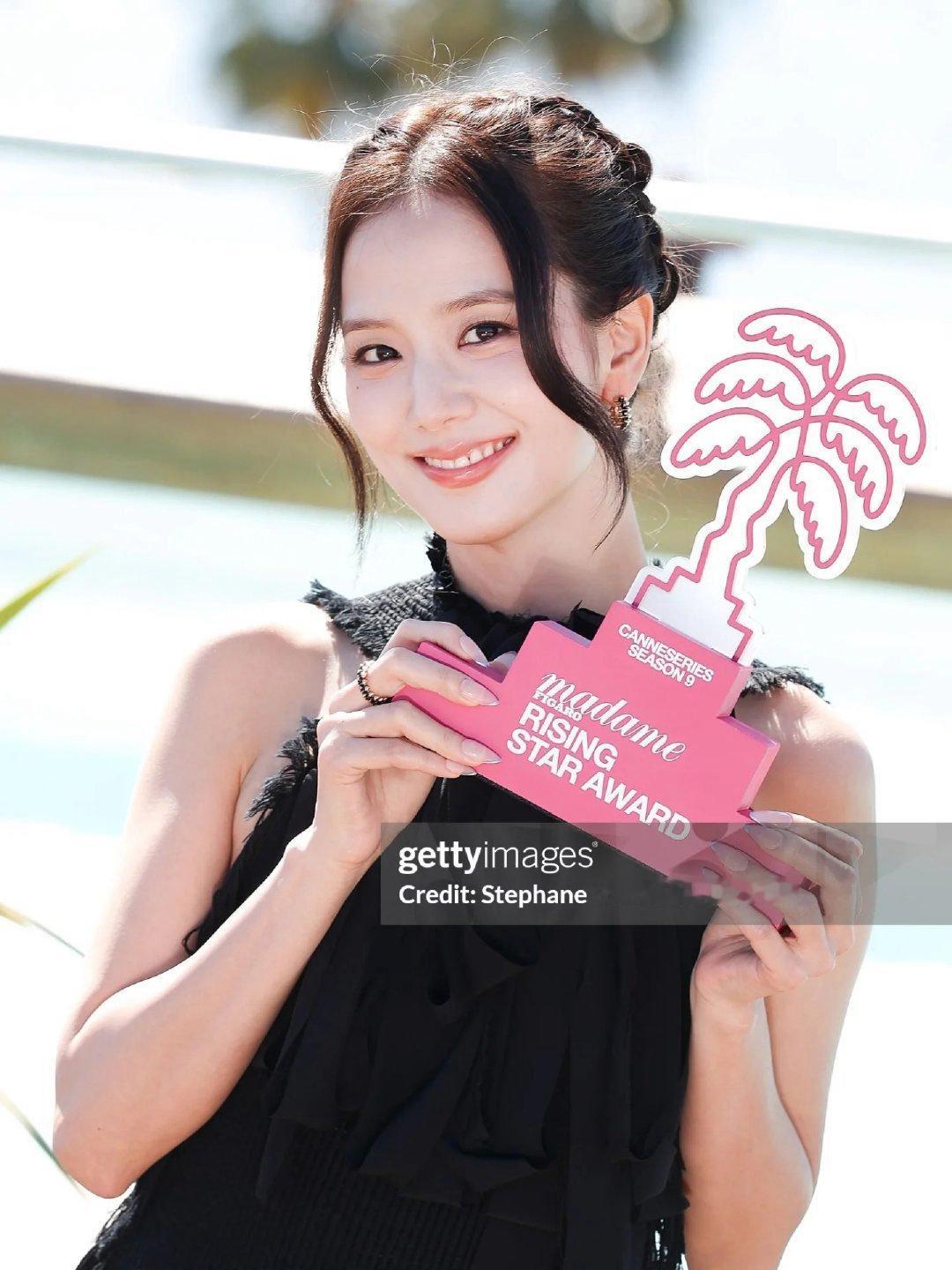 金智秀 x 戛纳国际电视剧节Jisoo来到戛纳，Dior当然也不会缺席，超季上身