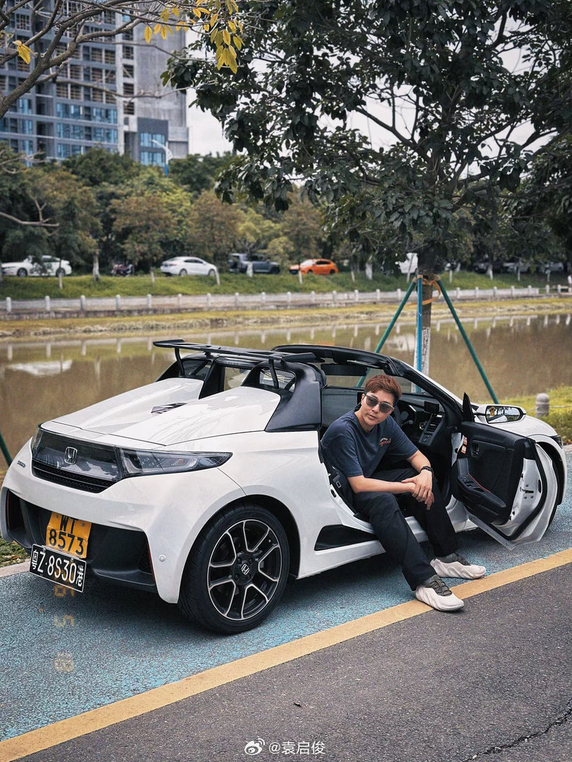 作为K-car的拥趸，K-car跑车这个品类一直是我认为最冲突的，本身k-car