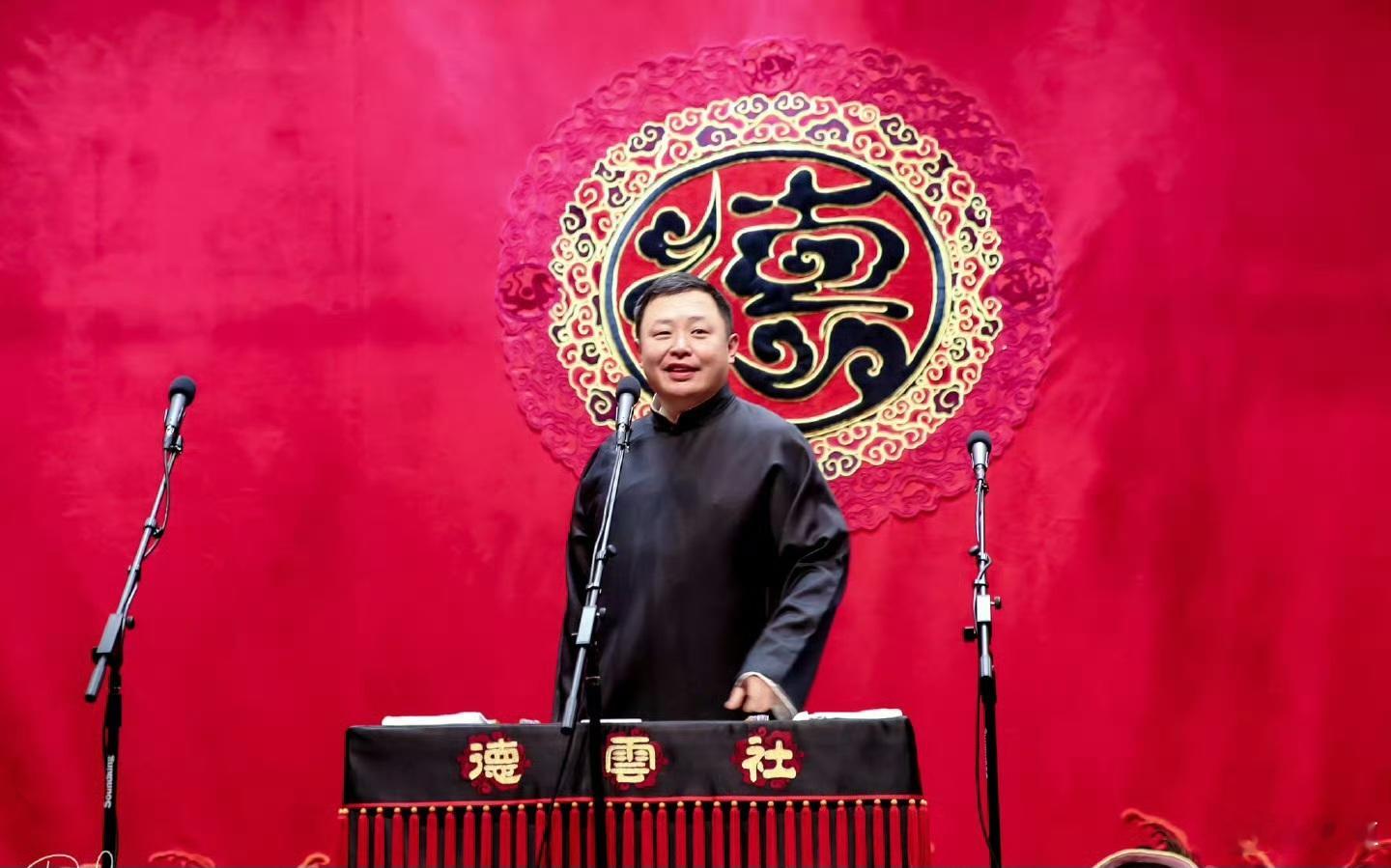 喜人春晚顶峰相见  今天看到春晚舞台上喜人团建的瞬间，简直想哭！阎鹤祥、小婉管乐