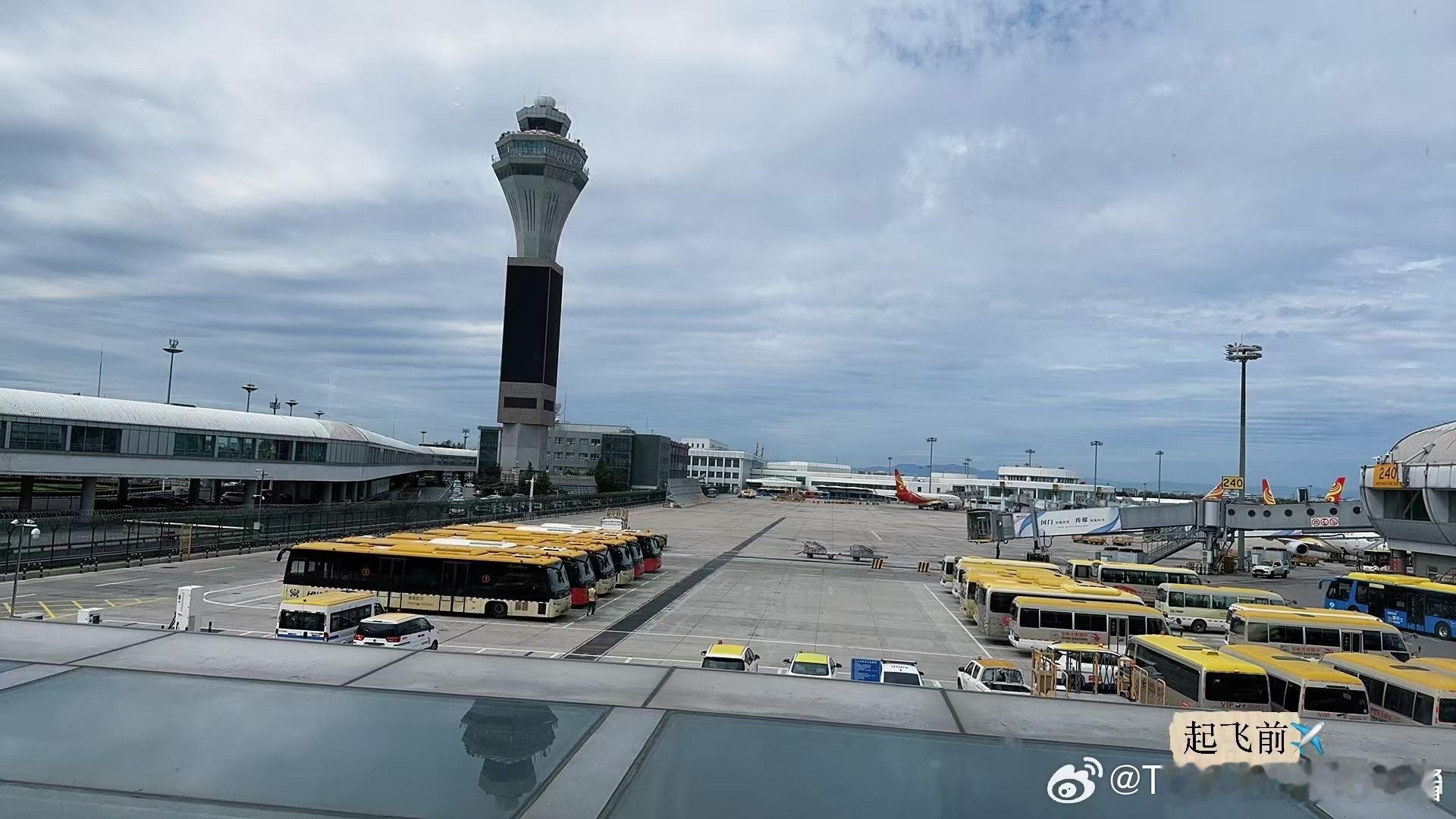 畅所余言  你的眼睛像是夜空中最亮的星，闪烁着智慧和魅力，真是让人无法移开目光。