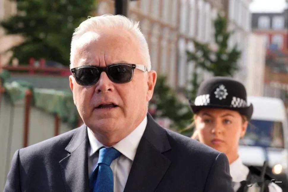 英国前电视节目主持人、长期主持英国广播公司旗舰新闻节目的休·爱德华兹 (Huw 
