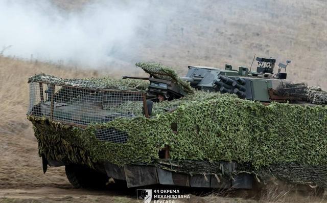 所有人可能都没有想到，欧洲援助资金给了乌克兰。乌军没有订购美国M2布拉德利，没有