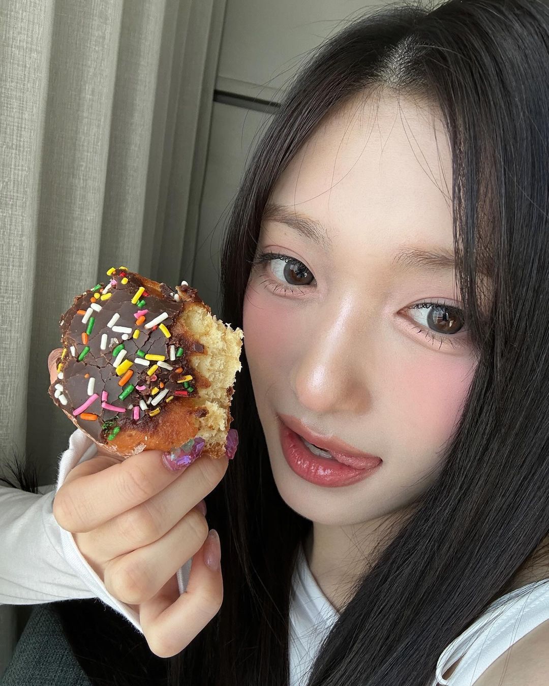 可爱妹宝！一口吃掉🍩💭*李瑞Leeseo ​​​
