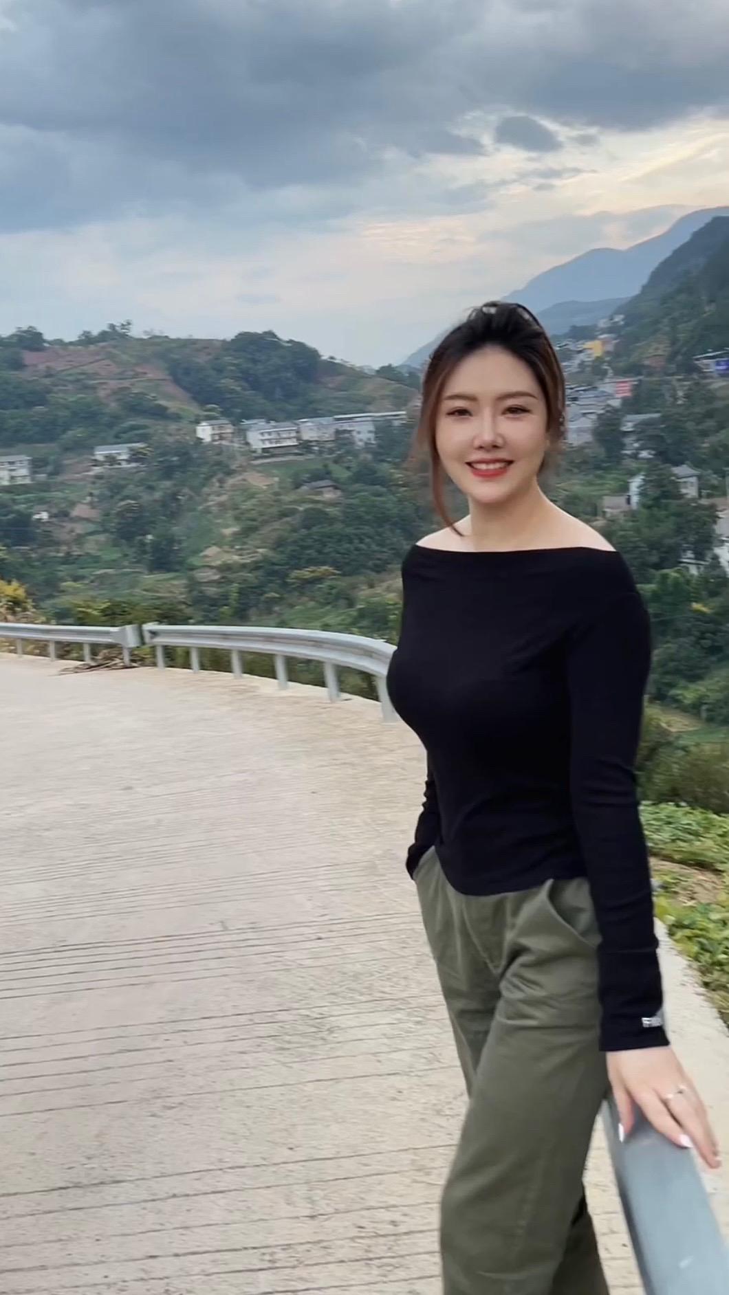 爸爸说，找一个穷点丑点的人都没有关系，只要脾气好，心疼你，而不是鸡飞狗跳的生活