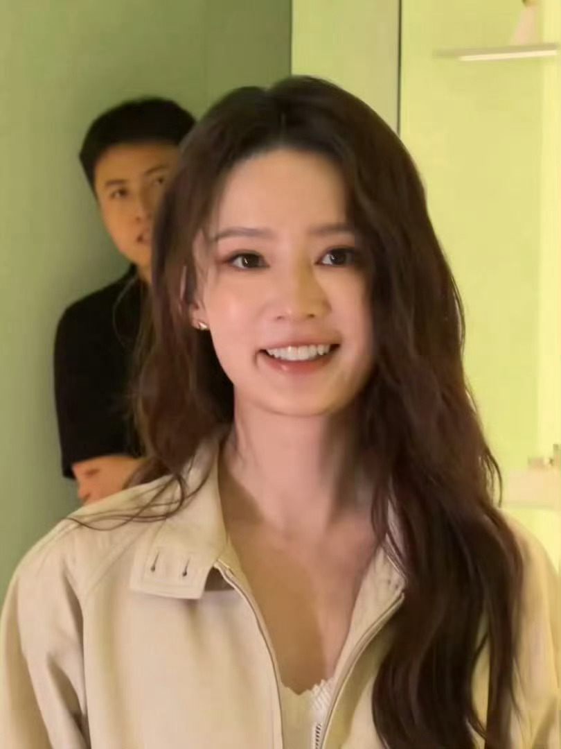 杨幂李沁李现prada活动生图杨幂李沁李现线下活动生图 哦莫 姐姐们都好美啊！ 