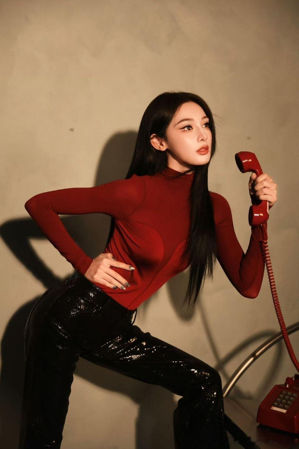 彭小苒曾在横店收养流浪猫 原来彭小苒还有这么温柔的一面！在横店收养流浪猫，给小生