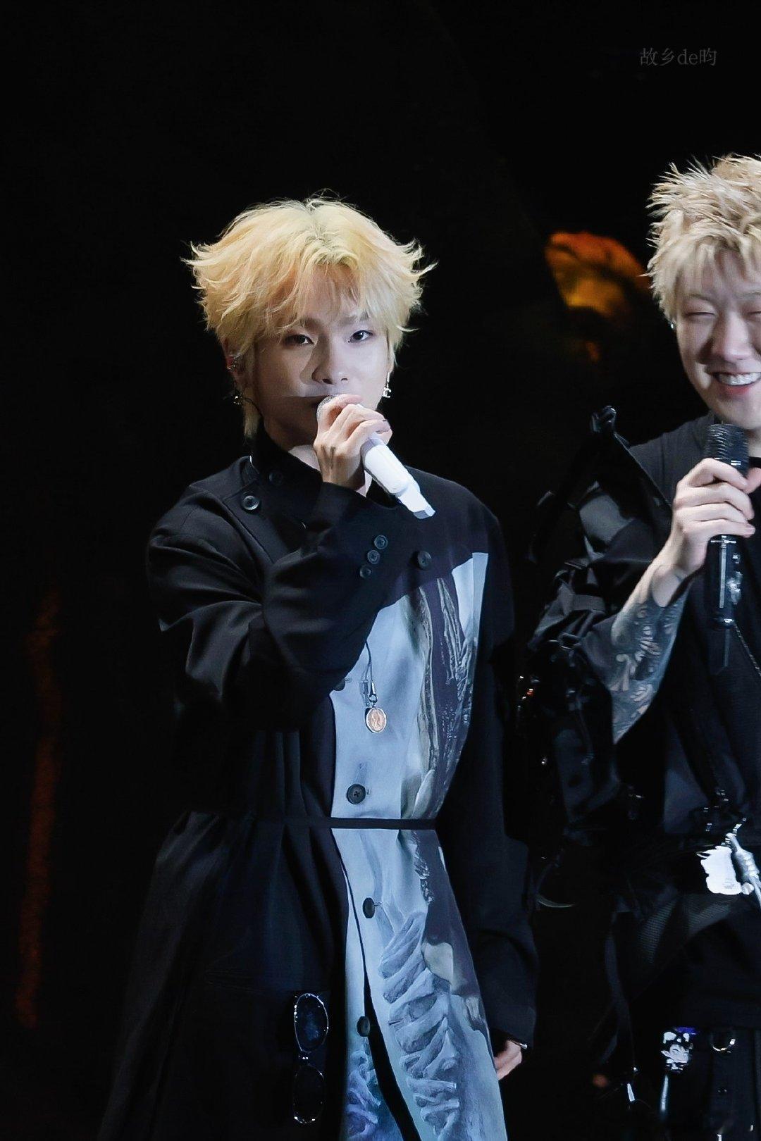 Capper周震南给自己生日随份子 谁懂啊！提前五个月接生联合EP也太有仪式感了