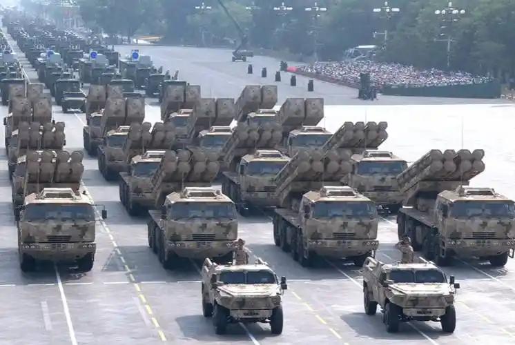 在我们的传统印象中，似乎解放军远程箱式火箭炮的用途就只有一个“炸目标”？其实远远