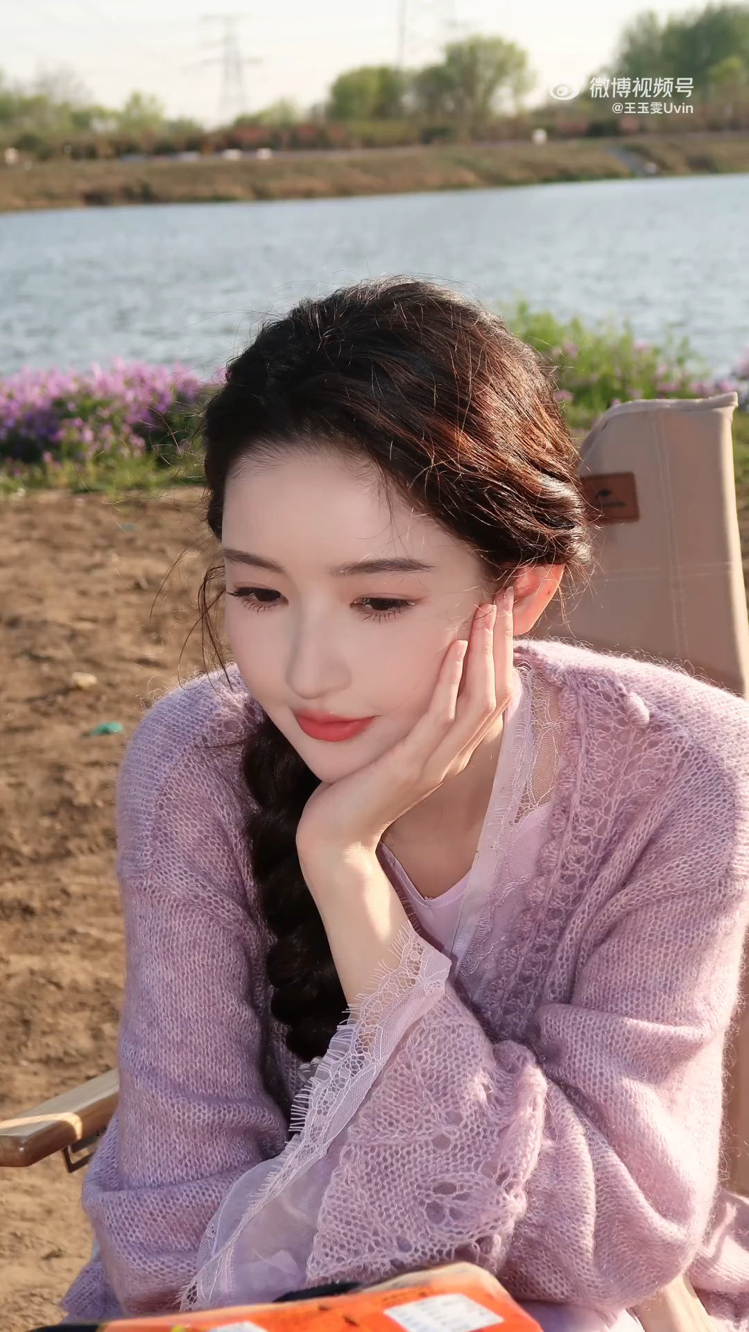 王玉雯又暖又美王玉雯冲出屏幕的活人感王姐依旧活力满满，带着员工去春游，松弛又有活