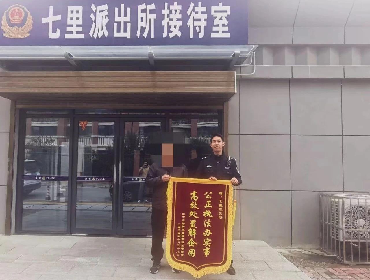 汉中某小区停车道闸被人为破坏，调查结果来了
来源：汉中在线传媒

【震惊！汉中某