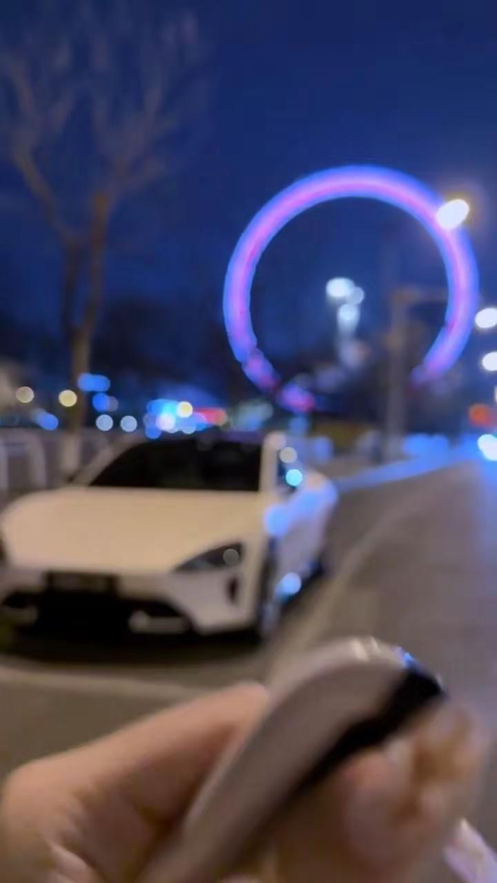 过年过节，提前到利租车租小米汽车回家，笑死