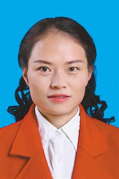 一家五口五个姓！80后高校辅导员，把陌生老人当至亲赡养十年
 
余美芳，女，汉族