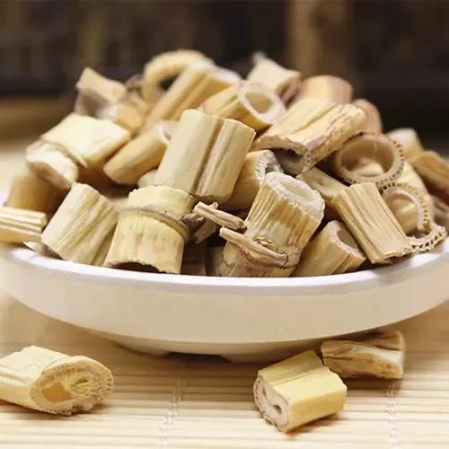 最近小朋友流感挺多的，推荐一个汤水
甘蔗马蹄芦根水

【材料】
芦根15克，甘蔗