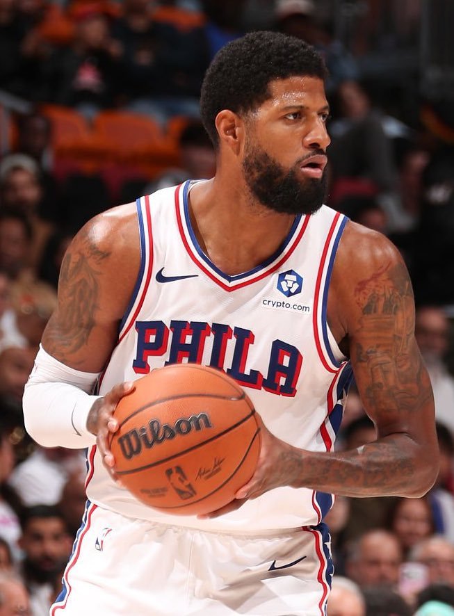 好起来了！据数据统计，保罗·乔治过去五场比赛场均能得到27分、6.6个篮板、4次