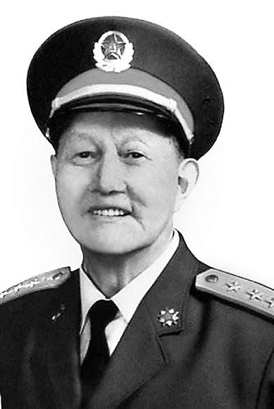 1986年，“六星上将”洪学智上将访美，遭美军司令莱昂斯挑衅：“将军是哪个学校毕