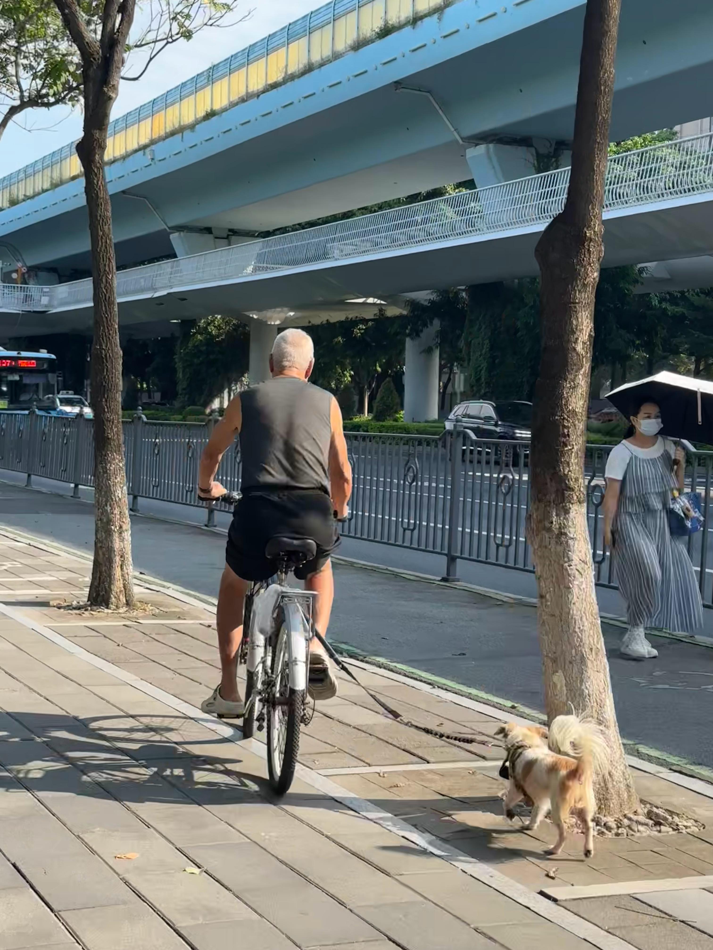 🐶：姥爷你能不能慢一点 ​​​