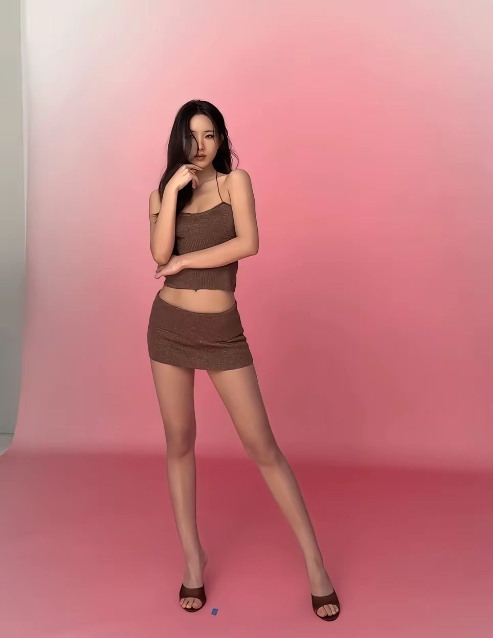 小S大女儿完全就是继承了爸爸妈妈的优点，长的很有辨识度，个子也很高，欧美范十足 