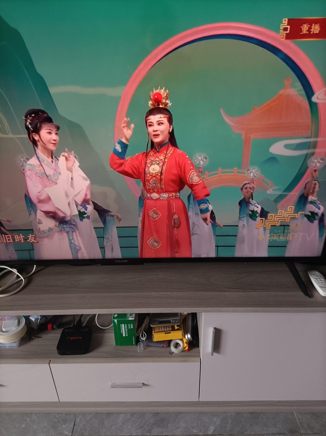 你会观看央视马年春晚吗看啊，当天晚上看了直播，昨天一天又看了重播！[星星眼]