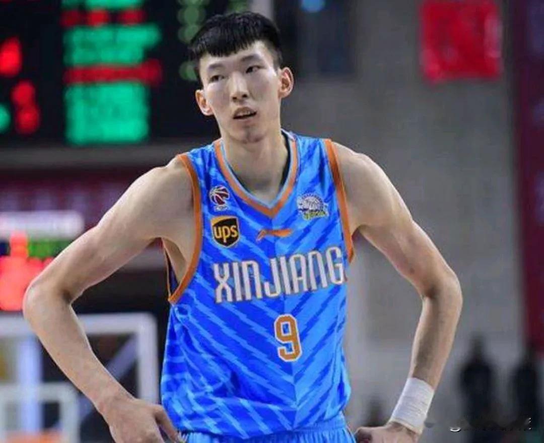 #周琦未来在哪儿#
这是cba联赛休赛期最大的新闻！
那就是每年一度的——周琦去