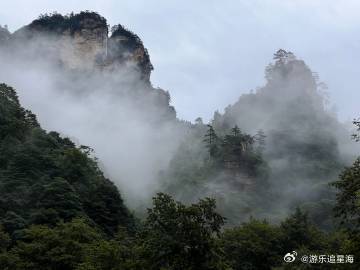 辛云来泼水泼出了一种很命苦的感觉 泼水游戏环节笑点不断，辛云来接连被泼水浑身湿透