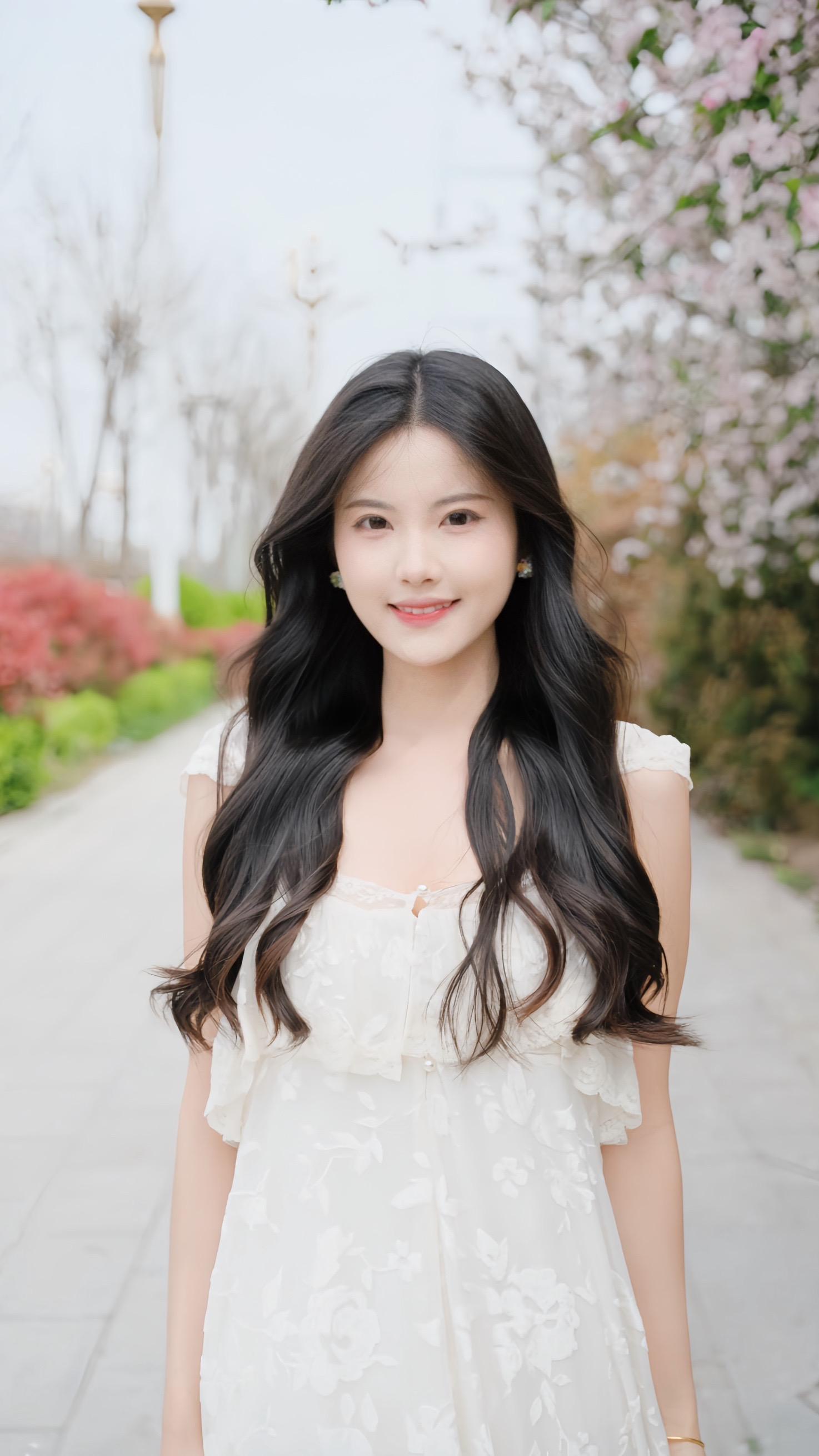 女孩你别太天真 没有人会爱上纯粹的你 每个人都在衡量你的价值