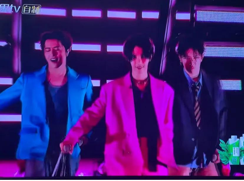 这仨一个都不认识，但是
有些小年轻儿是会让你改变固有看法甚至偏见的一点都不油很松