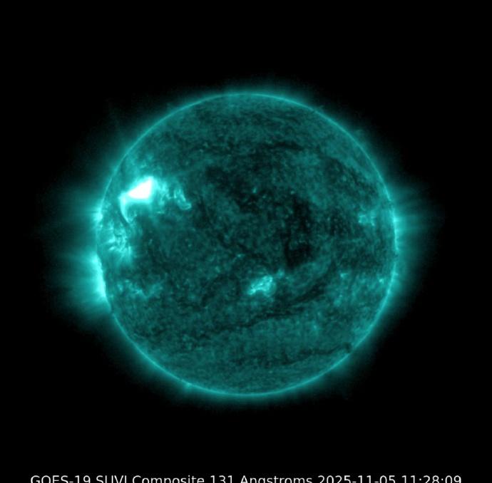 【未来3天或有大地磁暴，我国北方大部有机会看到极光】红绿复合极光 据国家空间天气