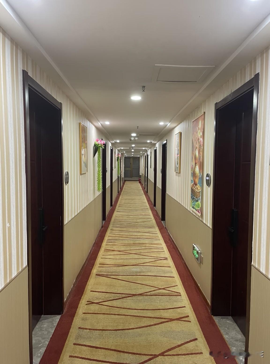 为什么都说住酒店不能住在走廊的尽头？
