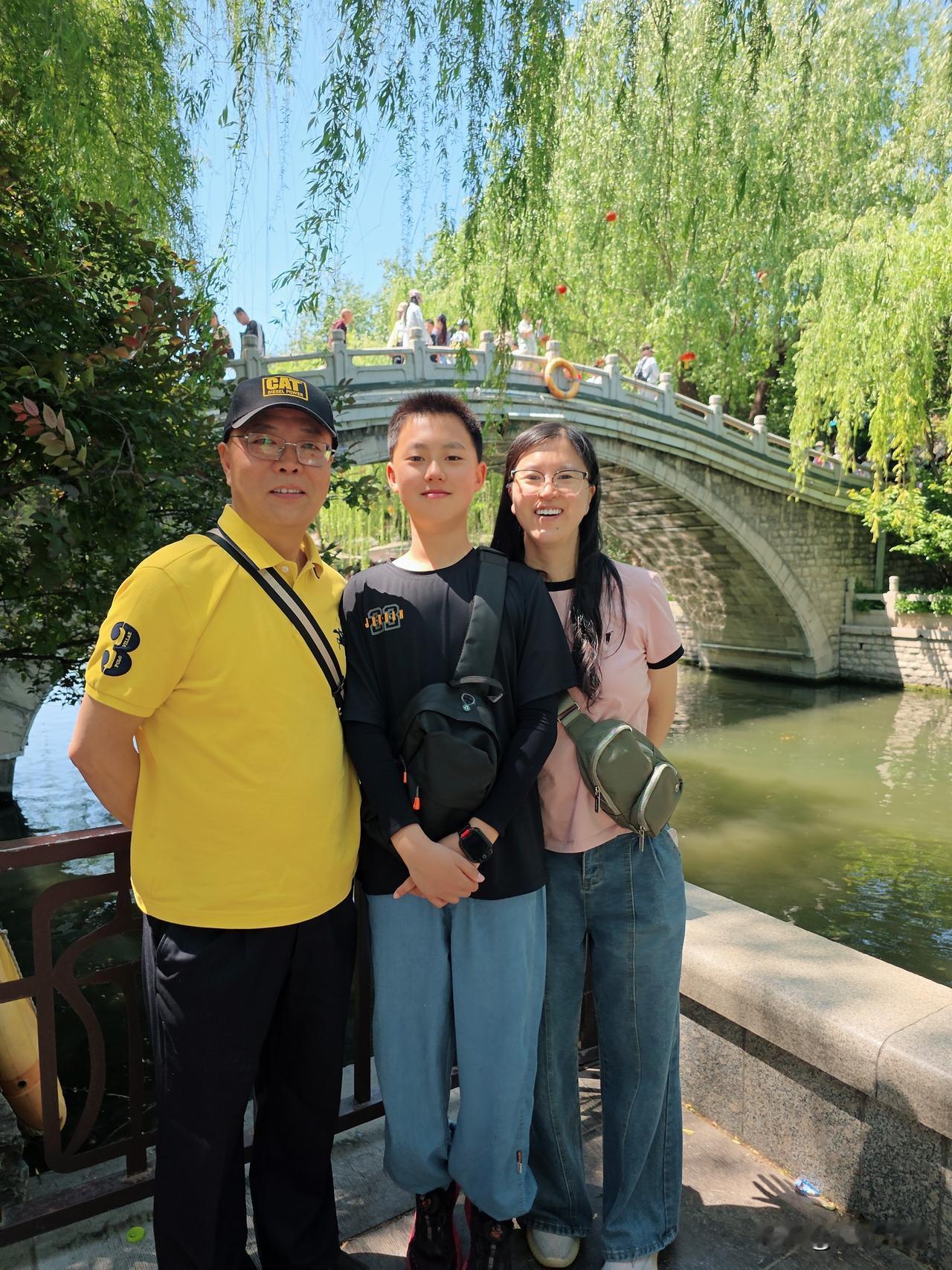 上午带女儿一家去黑虎泉公园，在这里想起10年的往事，整整10年……

爱人202