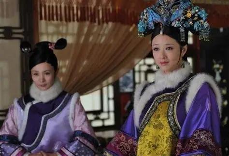 年羹尧不是靠自己爬上来的。 他有一个妹妹，叫年氏，是雍正还是皇四子时就纳进王府的