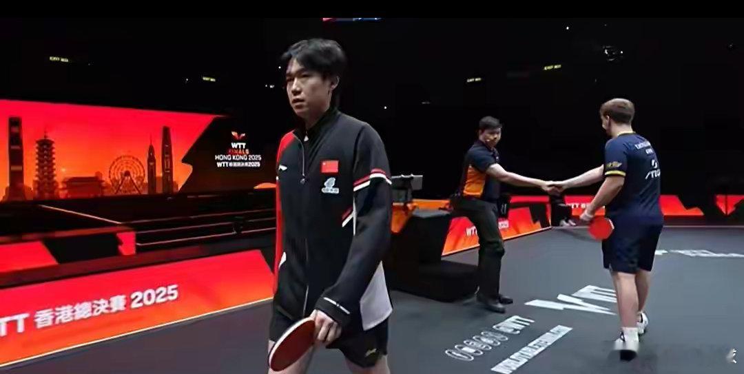 遗憾！国乒男单无缘WTT香港总决赛冠军 王楚钦伤退+林诗栋鏖战7局惜败 12月1