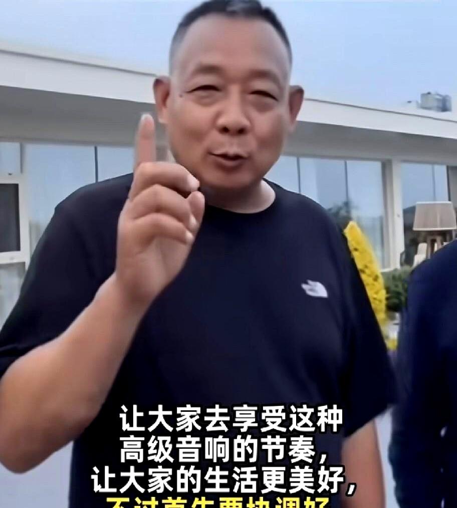 于东来这回真是把“许昌”两个字又拽回了大家眼前。
前阵子他在西藏拉肚子拉了20天