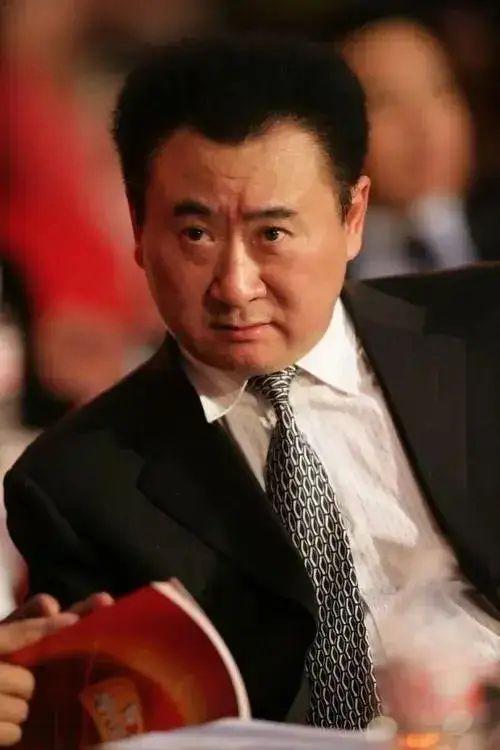 王健林说儿子不是他的接班人，权利在儿子身上不好使。他不允许家人和亲戚跟万达有生意