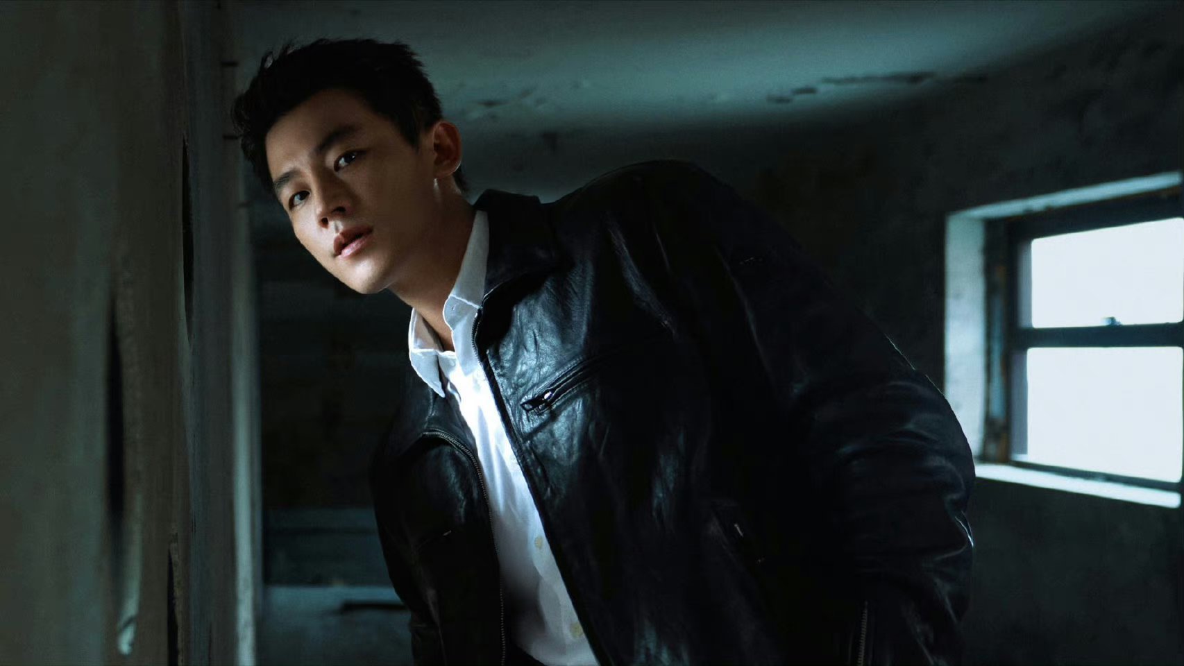 #欧豪唱军歌好帅#欧豪唱军歌的样子也太让人心动了，绝地反击的首映礼也圆满结束了，