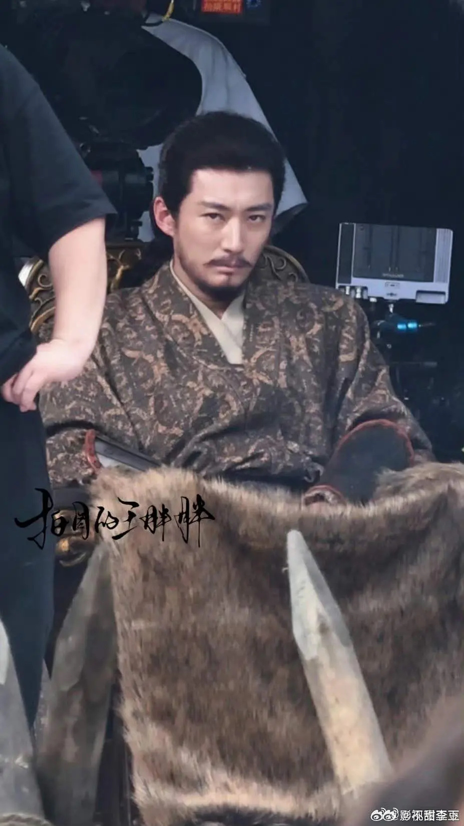 比强行演精致挂的年轻男主好，以前纯刷绿漆 