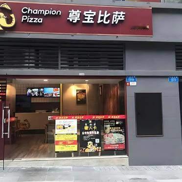 店员抓头皮“加料”做披萨！后厨遮羞布该撕了