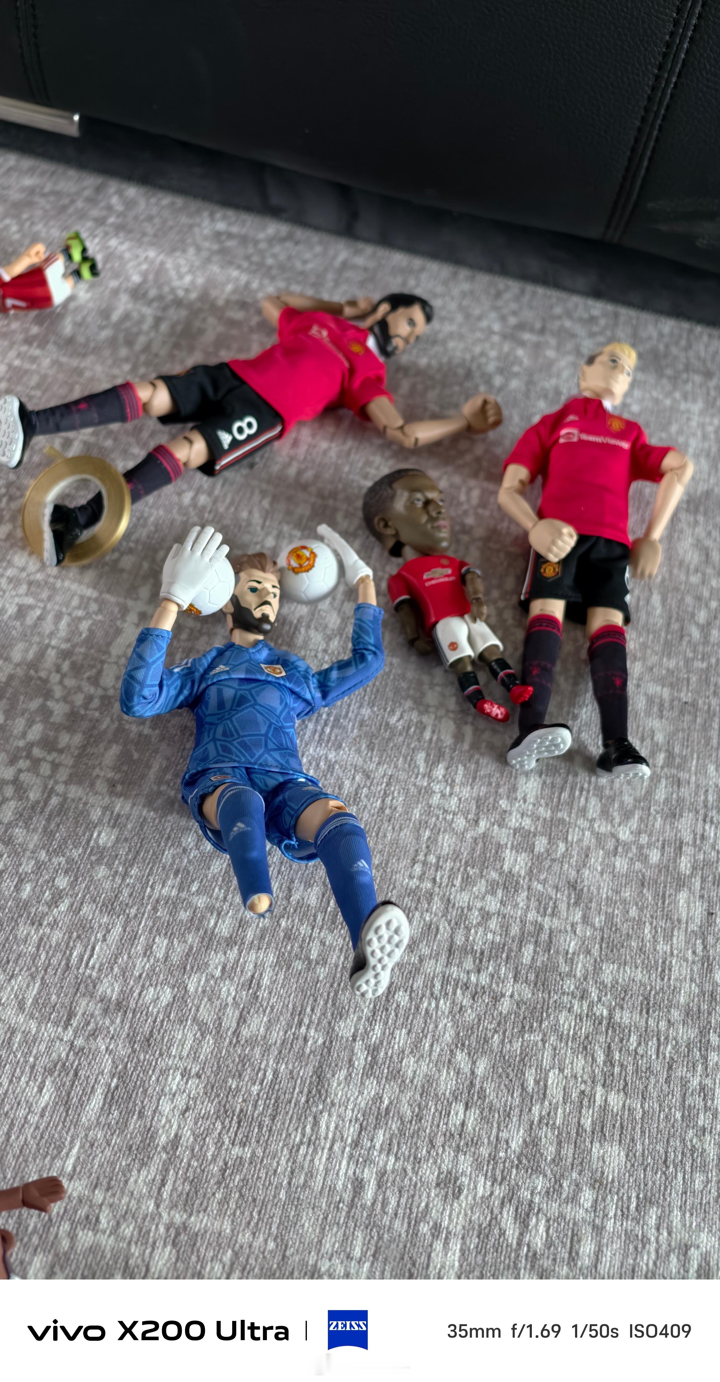 搬家后最惊恐的事出现了……鸭爹的脚找不到了 然后所有搬的东西倒是齐全，但我的身份