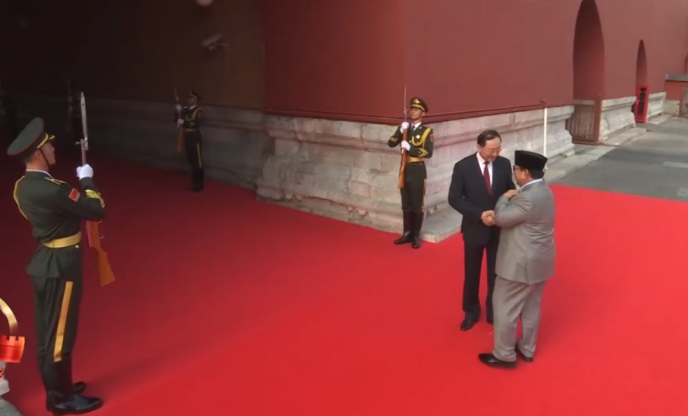 印尼总统来了！出现在现场，不容易，这也是铁哥们了吧。阅兵 ​​​