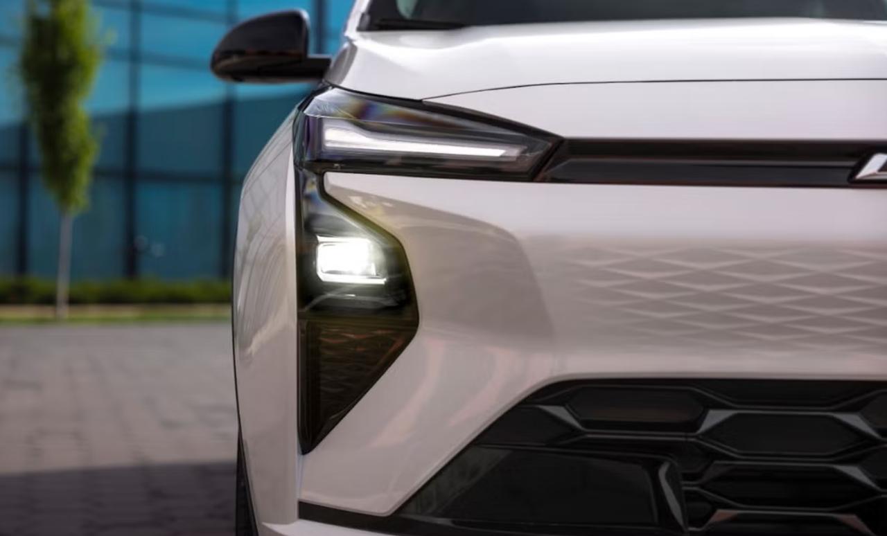 通用汽车发布第二代雪佛兰 Bolt EV 官方预告。新车定位纯电两厢小车，预计 