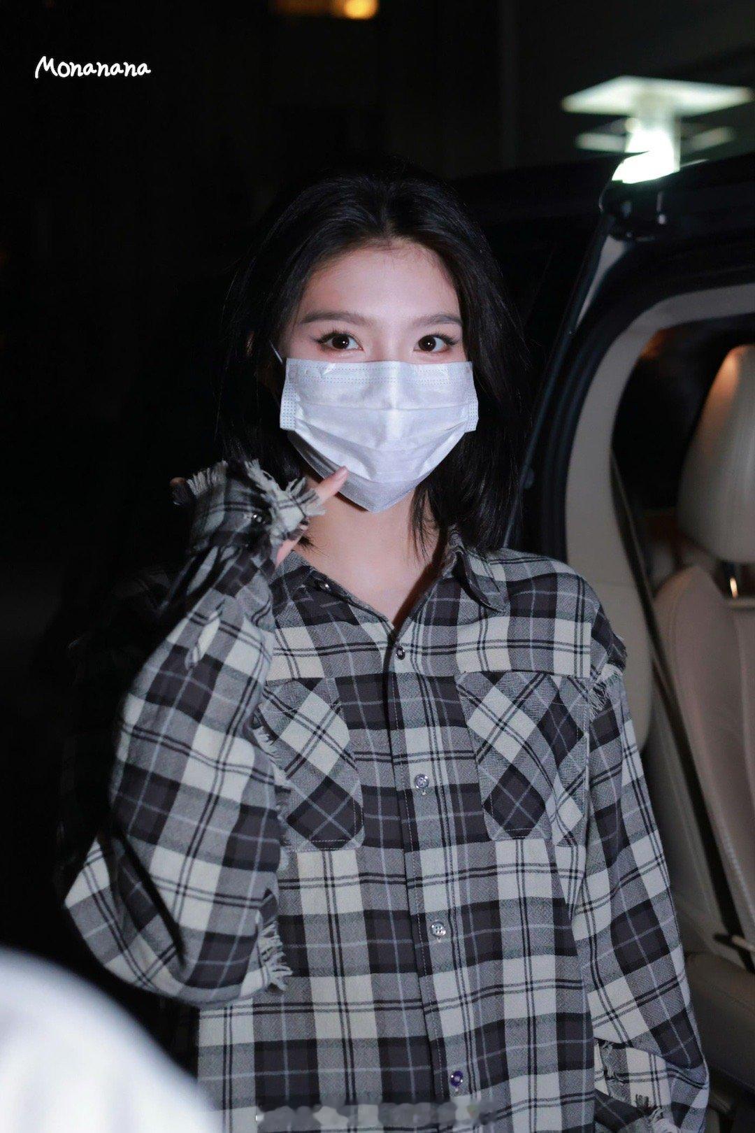 艾米《雀骨》定妆下班路透，看下如何？！[羞嗒嗒] ​​​
