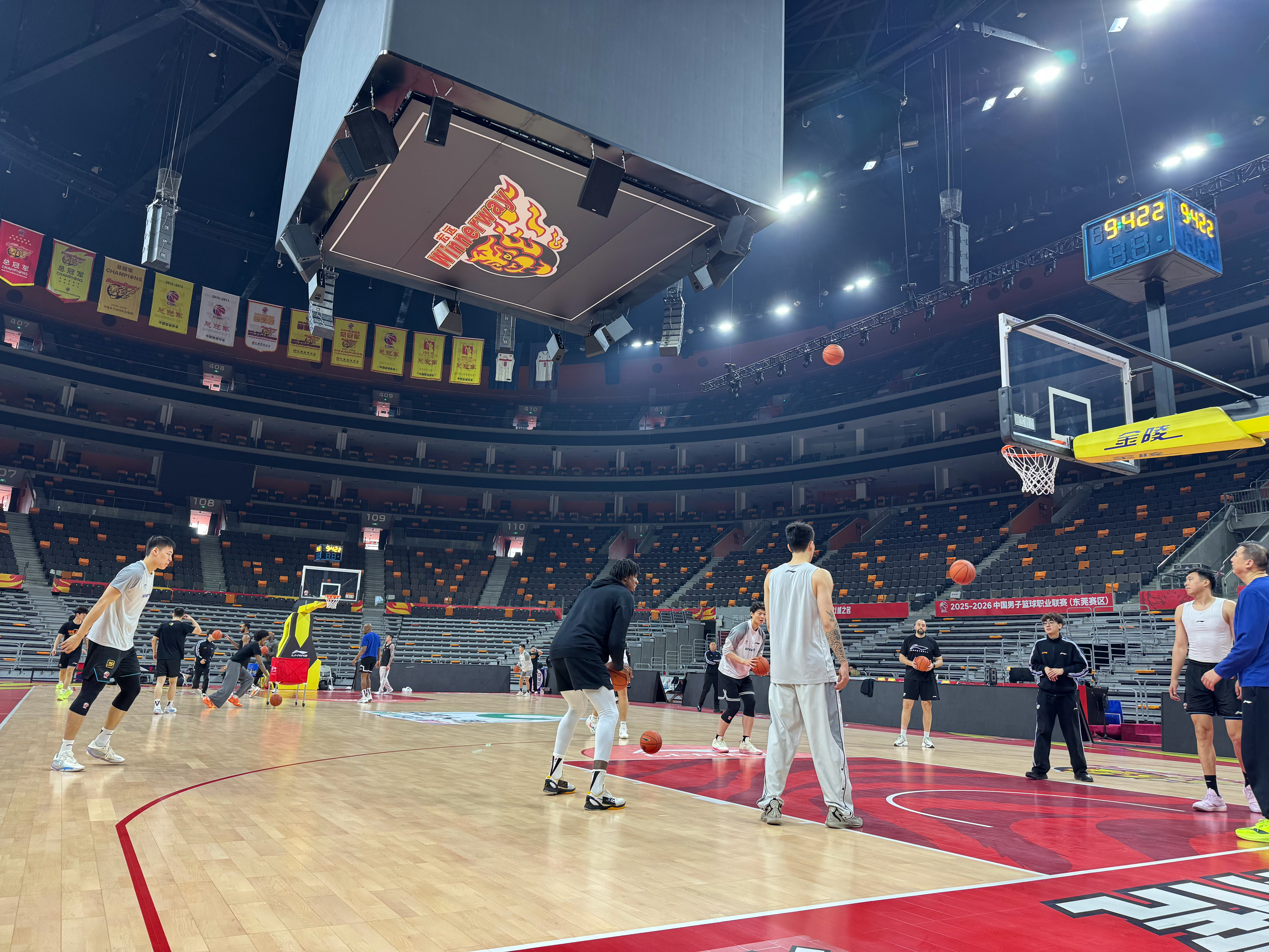 🙋🏻♂️上海久事大鲨鱼 东莞·东莞银行篮球中心