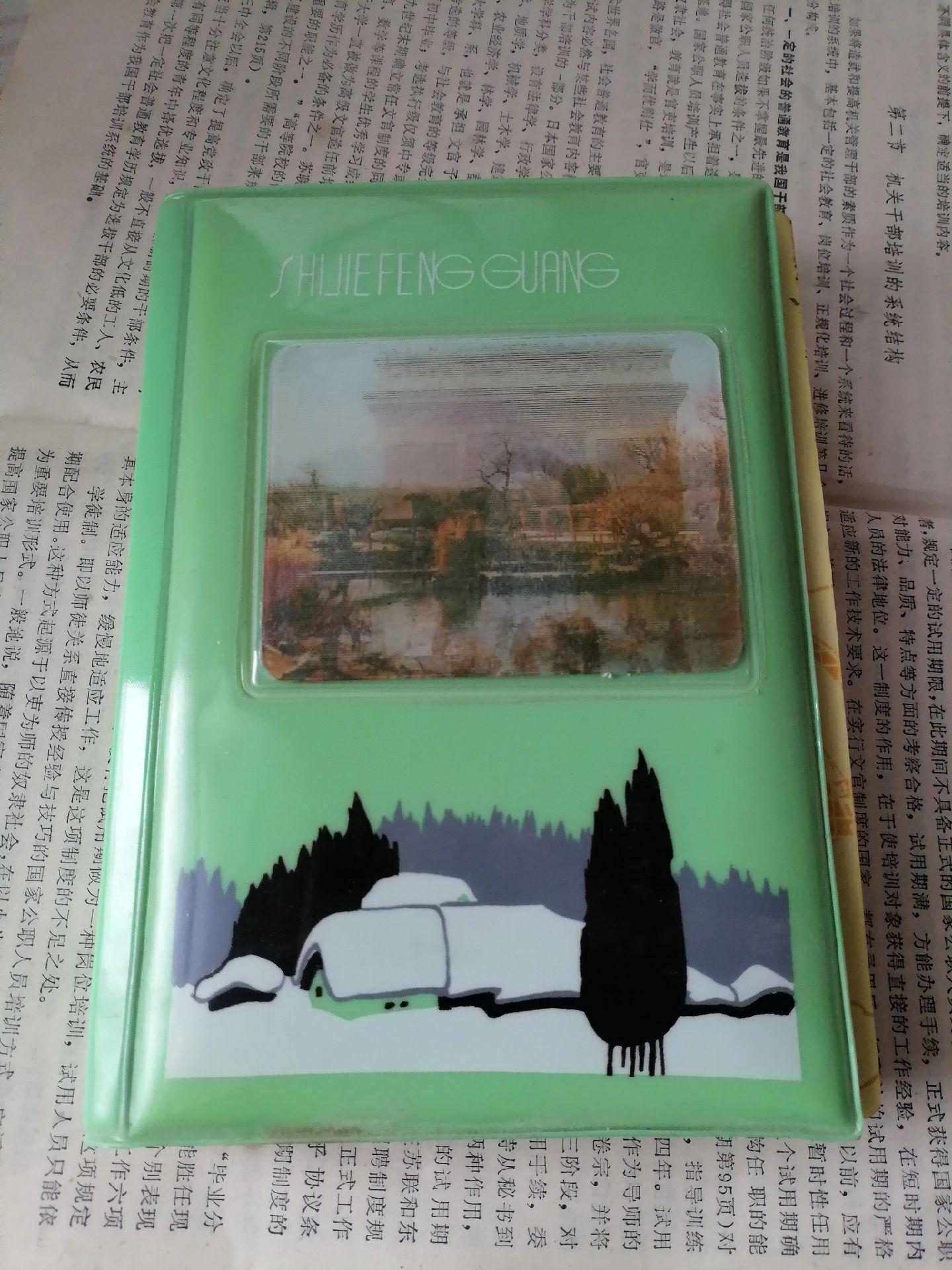 一位老者坐着轮椅来了，和我旁边一人聊起来，他从包里掏出一本书让他看，原...