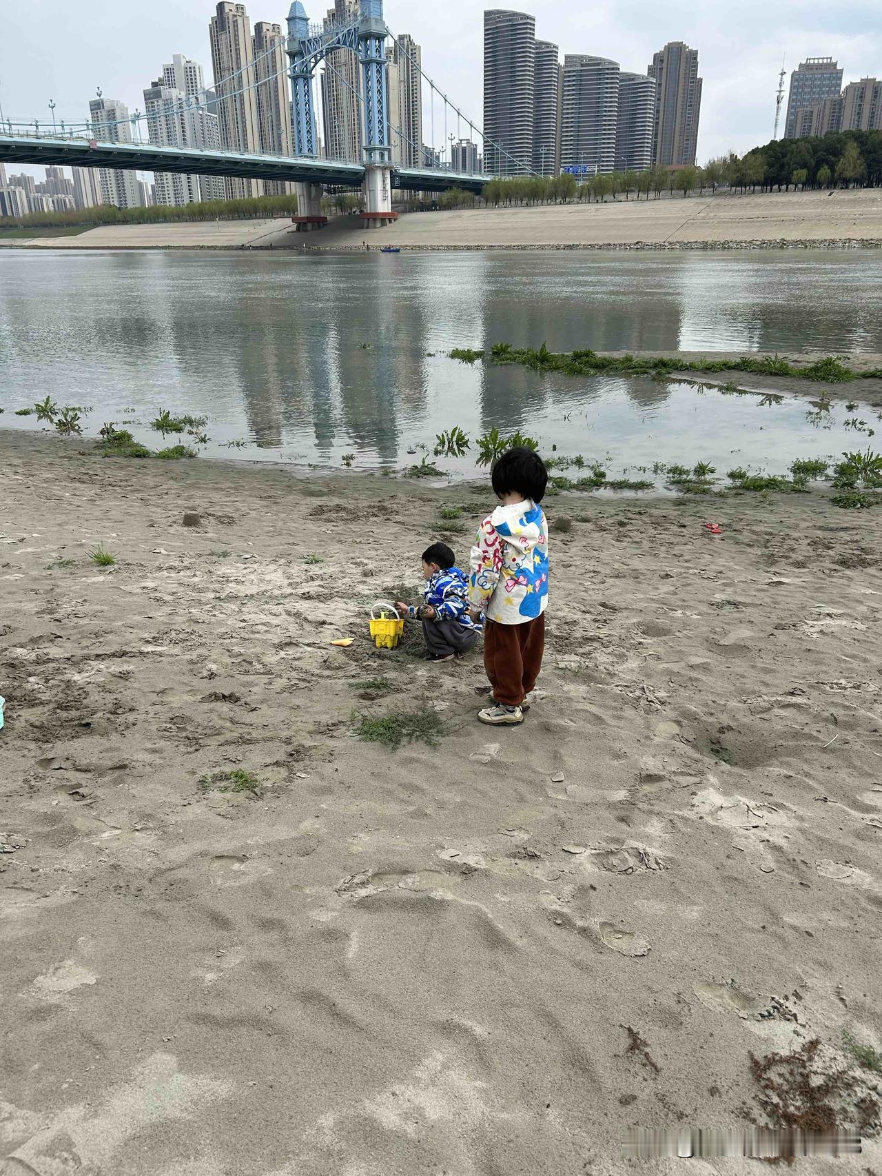 【忆秦娥·心净】
 
心无垢，
真诚胜过容颜秀。
容颜秀，
怎如纯厚，价高星斗。