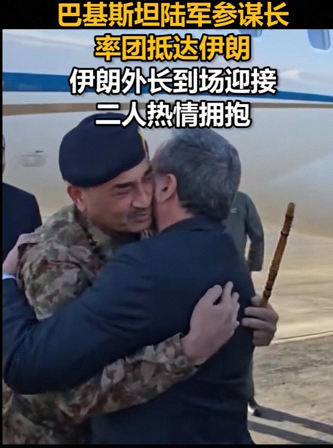 巴基斯坦陆军参谋长拿根竹棍（根）干什么？

大家猜猜巴基斯坦陆军参谋长拿根竹棍（